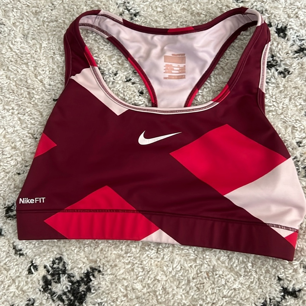 Nike sports bra size medium